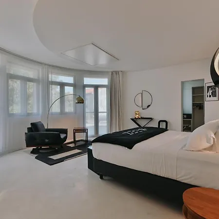 Le Meez Отель Каркассон