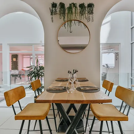 Le Meez 4* Каркассон