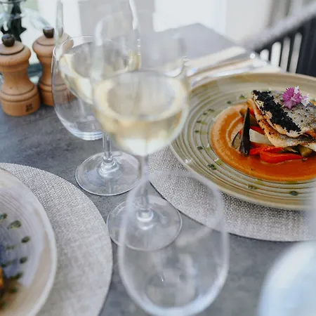 Le Meez Отель Каркассон